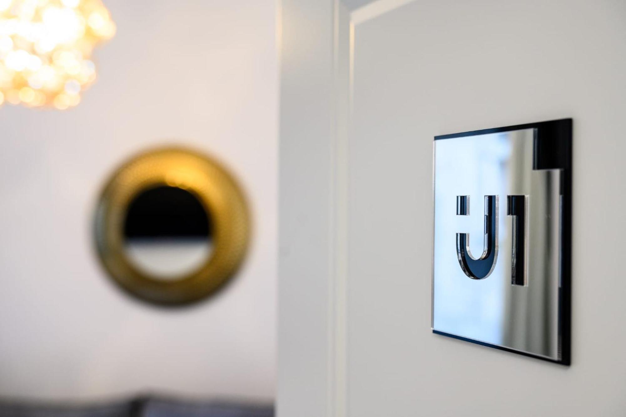 Urban Downtown Luxury Rooms And Suites Belgrado Quarto foto